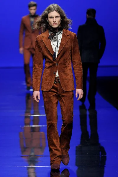 Look 9